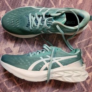 Asics Novablast 2 Size 9 B